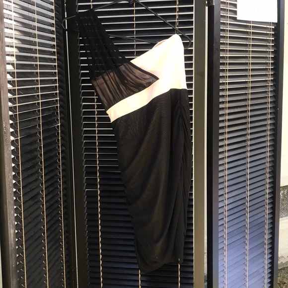 Black and white dress one shoulder mesh - Picture 4 of 5